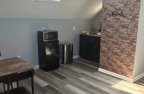 West New Haven Apartment | The Green Lily Suite