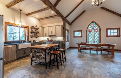 Londonderry House | The Green Mountain Chapel/Old Church repositioned into 3 BR