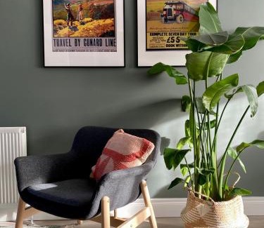 Belfast House | The Green Room guest suite