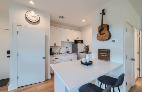 Georgetown House | The Green Room Studio-Walk to Square & River Trail