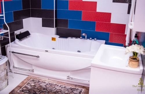 Nungua Hotel | The Green Royal Hotel