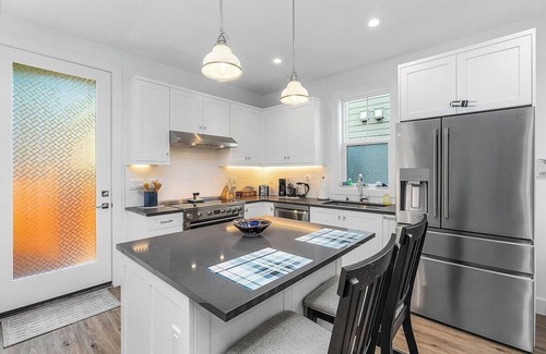Whittier Heights Apartment | The Greenwood Gem, Seattle