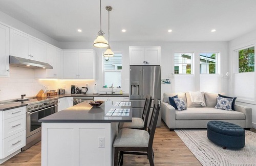 Whittier Heights Apartment | The Greenwood Gem, Seattle