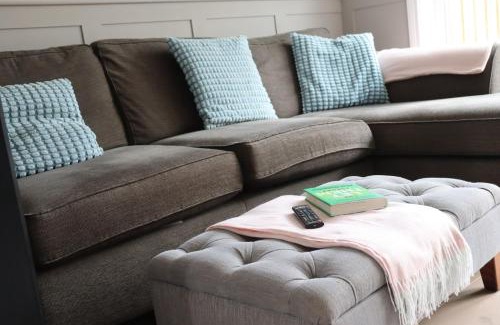 Banbridge House | The Grey Door 2 Bed Cottage Banbridge Parking Private Garden