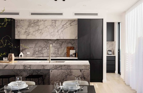 McCrae House | The Grey House | Luxe Entertainer with Heated Pool
