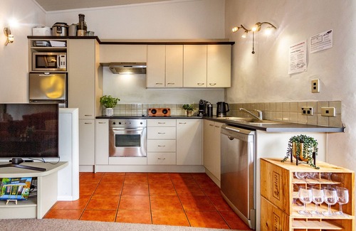 Rangataua Cottage | The Grey Straw House - Rangataua Holiday Home