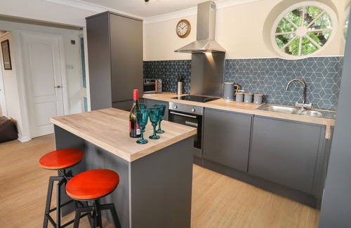 Lydney Cottage | THE GROOMS, pet friendly, with a garden in Lydney