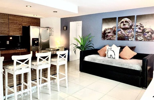 Coconut Grove Apartment | THE GROVE 1 10 MIN FROM THE BEACH. In the heart of Coconut Grove. CocoWalk