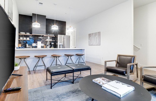 Music Row Apartment | The Grove #5 by AvantStay | Private Balcony in Music Row Location