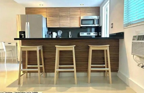 Coconut Grove Apartment | The Grove 8 10 min from Beach. In the heart of Coconut Grove and CocoWalk