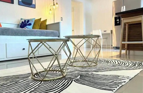 Coconut Grove Apartment | The Grove 8 10 min from Beach. In the heart of Coconut Grove and CocoWalk