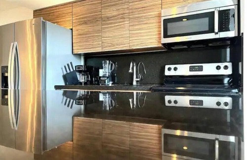 Coconut Grove Apartment | The Grove 8 10 min from Beach. In the heart of Coconut Grove and CocoWalk