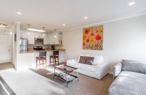 Belmont Apartment | The Grove- Parking, Gym and BBQ grill