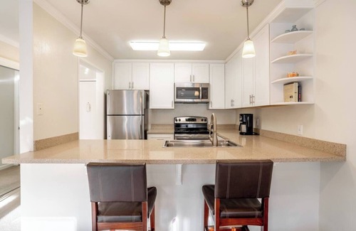 Belmont Apartment | The Grove- Parking, Gym and BBQ grill
