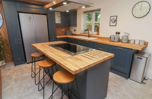 Haverfordwest Cottage | THE GROVE, pet friendly, luxury holiday cottage in Haverfordwest
