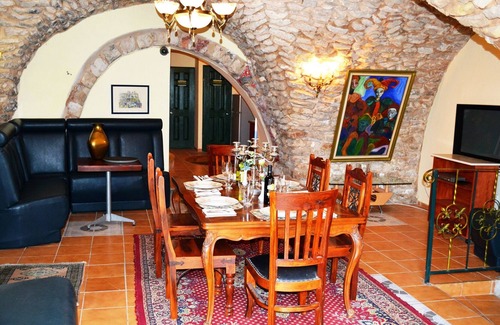 Artists Colony House | The Guesthouse Private Holiday House