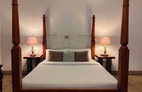Suryanelli Bed & Breakfast | The Gundumalai Bungalow