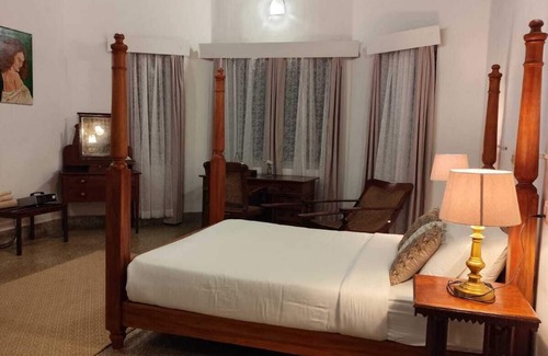 Suryanelli Bed & Breakfast | The Gundumalai Bungalow
