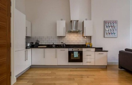 Cathedral Quarter Apartment | The Half Bap - Modern 1 Bed Apt in Belfast's Historic Cathedral Quarter