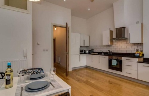 Cathedral Quarter Apartment | The Half Bap - Modern 1 Bed Apt in Belfast's Historic Cathedral Quarter