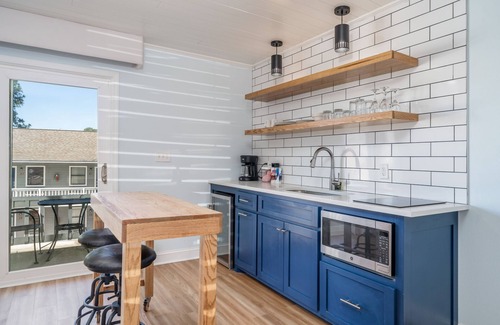 Rockwell Hotel | The Hamilton - Lakefront & Studio Suites, Hot Springs