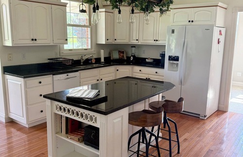 Hanover House | The Hanover Haven - Slice of Paradise - 10 minutes to Downtown Madison