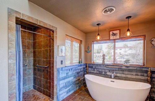 Shasta Lake Apartment | The Happy Bear Main House