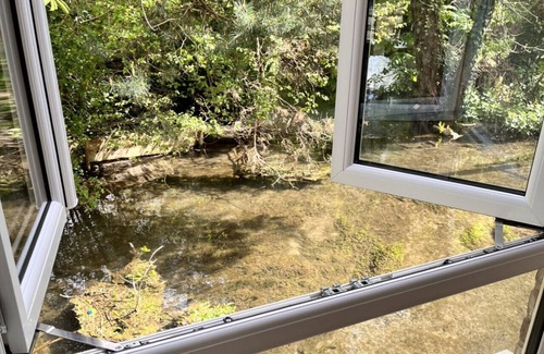 Legbourne House | The Hatchery - Two Bedroom House, Sleeps 5