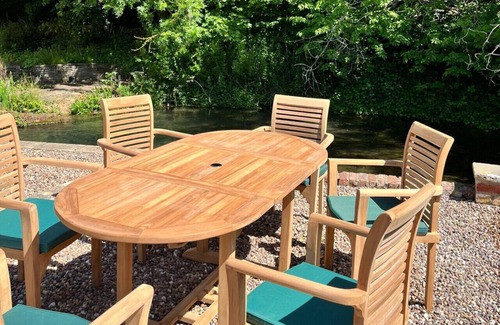 Legbourne House | The Hatchery - Two Bedroom House, Sleeps 5