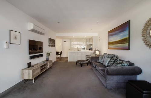 Docklands Apartment | The Haven at Victoria Harbour with Parking and Patio