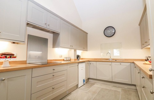 Alstonfield Cottage | THE HAYBARN, family friendly, character holiday cottage in Hartington