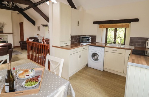 St. Neot Cottage | THE HAYLOFT, pet friendly, character holiday cottage in St Neot