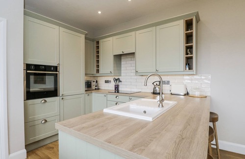 Calne Cottage | THE HAYLOFT, pet friendly, with a garden in Calne