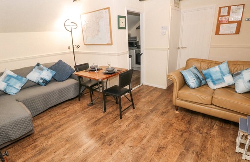 St. Florence Cottage | THE HAYLOFT, pet friendly, with pool in St Florence