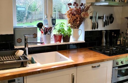 Headington House | The Headington Orchard - 3 Bedroom House - large garden & parking