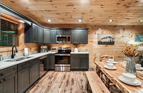 Caton Cabin | The Heart of The Smokies/between Pigeon Forge/Gatlinburg/Perfect for All Ages!