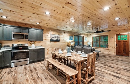 Caton Cabin | The Heart of The Smokies/between Pigeon Forge/Gatlinburg/Perfect for All Ages!