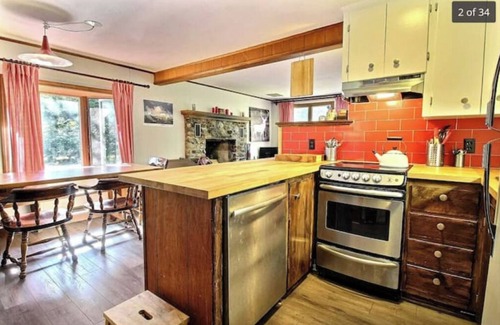 Montgomery Center Ski Chalet | The Hemlock House - 4 Season Chalet near Jay Peak