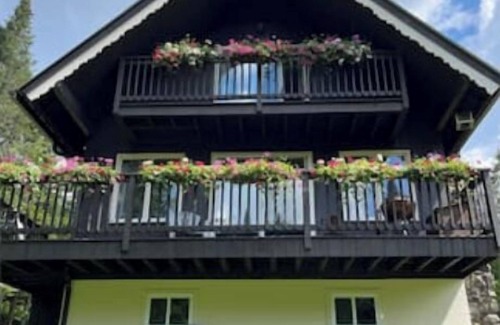 Montgomery Center Ski Chalet | The Hemlock House - 4 Season Chalet near Jay Peak