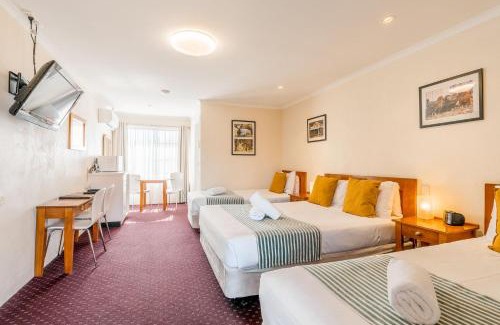 Tenterfield Hotel | The Henry Parkes Tenterfield