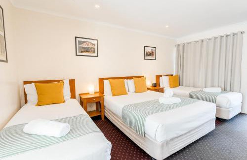Tenterfield Hotel | The Henry Parkes Tenterfield