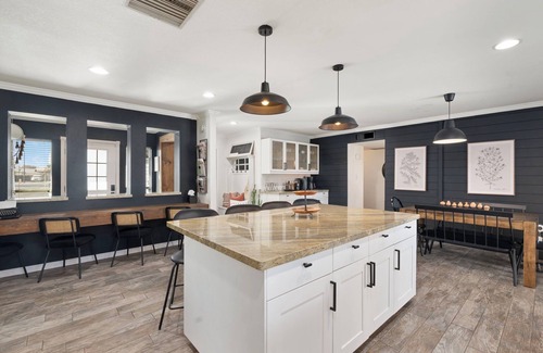 Gilbert House | The Heritage House: Family and Pet Friendly Home with Pool and Spa