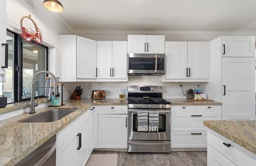 Gilbert House | The Heritage House: Family and Pet Friendly Home with Pool and Spa