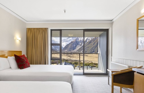 Mount Cook Village Hotel | The Hermitage Hotel Mount Cook