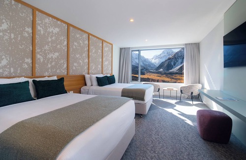 Mount Cook Village Hotel | The Hermitage Hotel Mount Cook