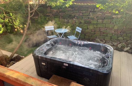 Penrith Cottage | THE HERMITAGE, pet friendly, with hot tub in Penrith