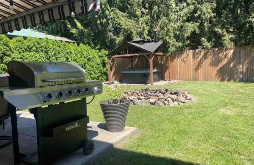 Sicamous House | The HI-Mark House - Hot tub,AC,Pool table, Pool May2026