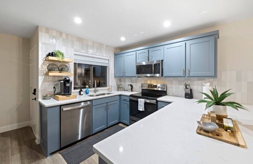 Lewisville House | The Hidden Gem: Gig Speed Internet, Private Hot Tub, near DFW and major highways