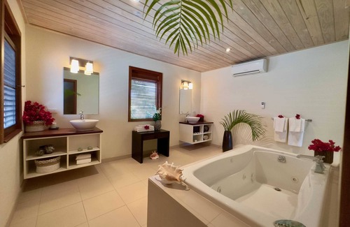 Freetown House | The Hideaway 3 Bedroom Townhouse Pool