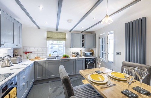 Porthleven Apartment | The Hideaway - a house that sleeps 4 guests in 2 bedrooms